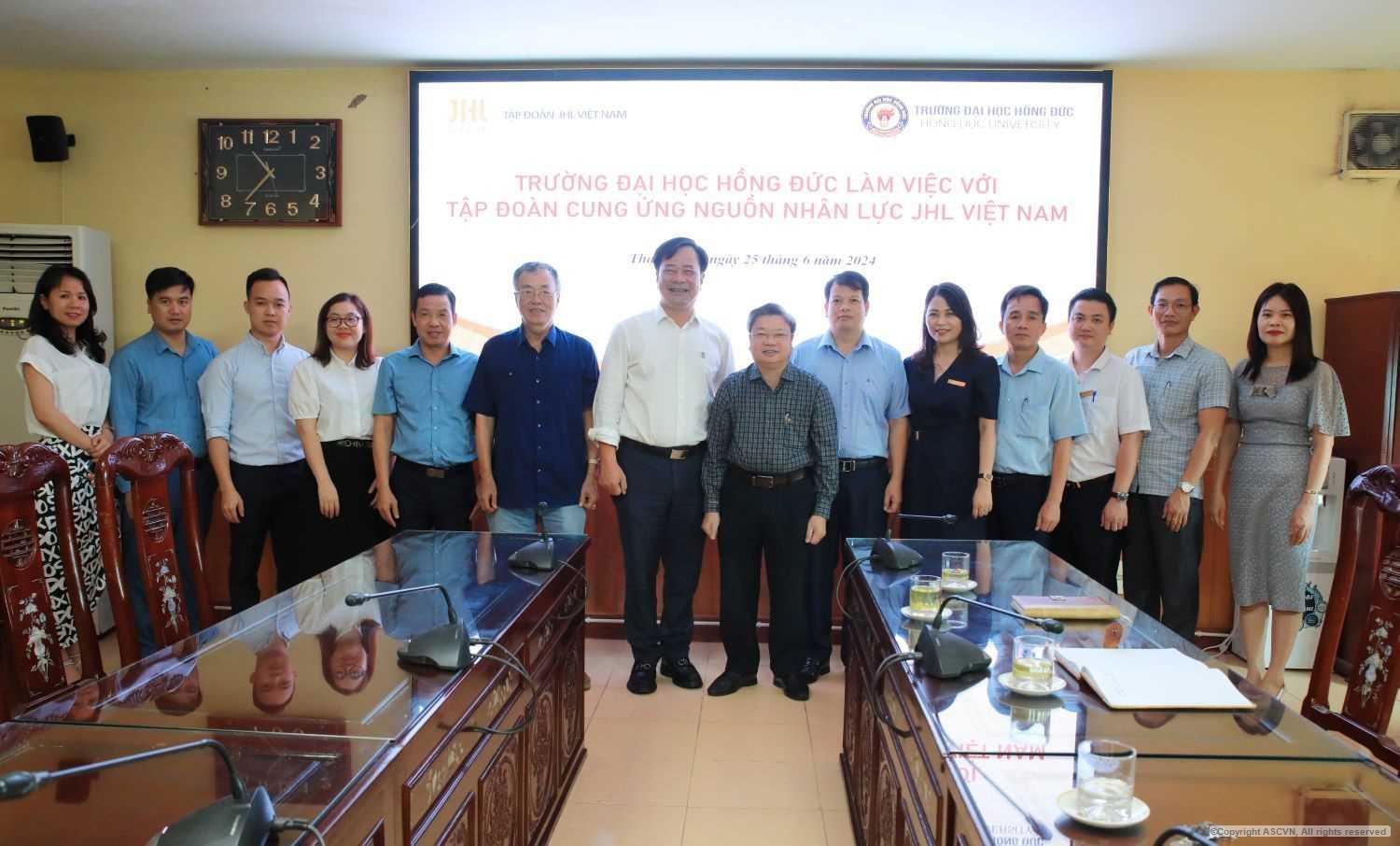 Trường Đại học Hồng Đức tiếp đón và làm việc với Tập đoàn Cung ứng nguồn nhân lực JHL Việt Nam